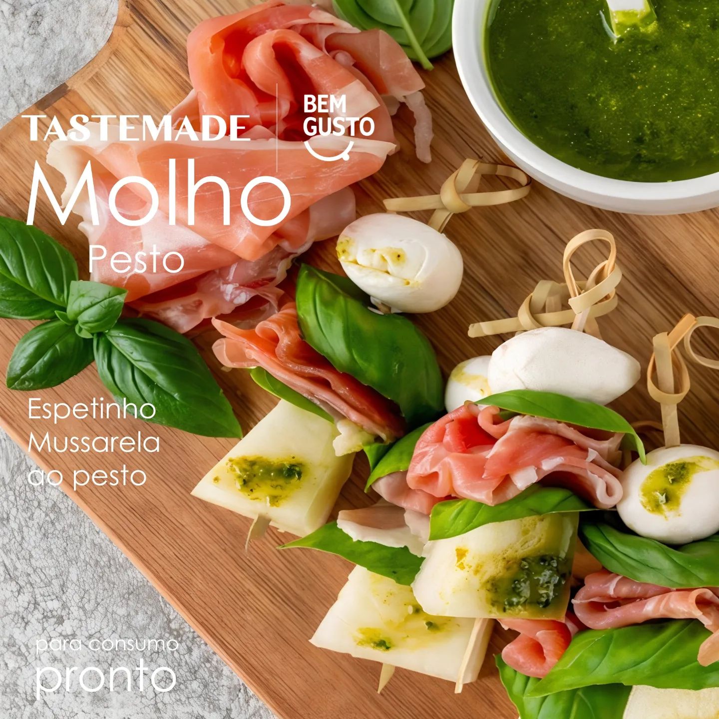 espetinho mussarela ao pesto